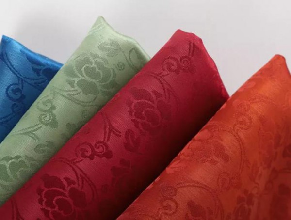 入局百亿市场|这对80后夫妻一年竟能卖出300万米汉服布料