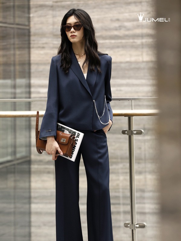 基础百搭的款式有哪些?西装下面搭配什么裤子好看