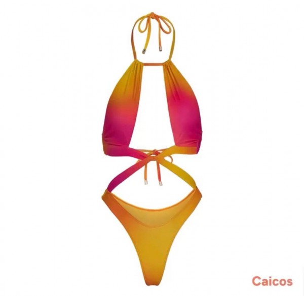 卡戴珊家族金小妹kylie jenner进军服装市场!个人泳衣品牌准备发售!