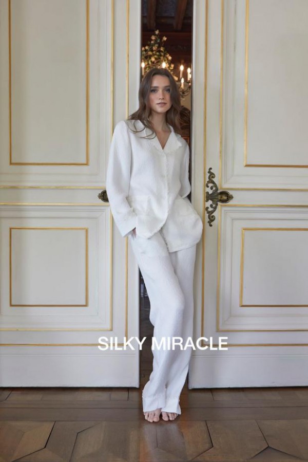 奚梦瑶成为家居服饰品牌SILKY MIRACLE品牌代言人!