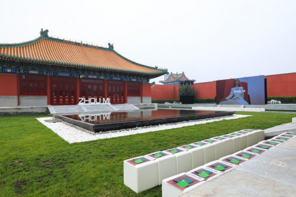 ZHOU MI 2022年春夏新品发布会闪耀中国国际时装周