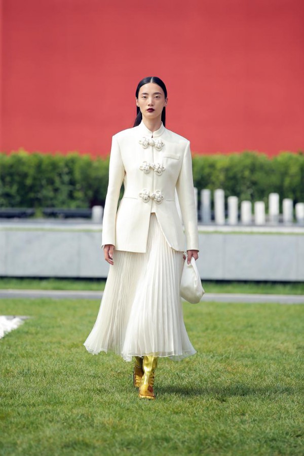 ZHOU MI 2022年春夏新品发布会闪耀中国国际时装周