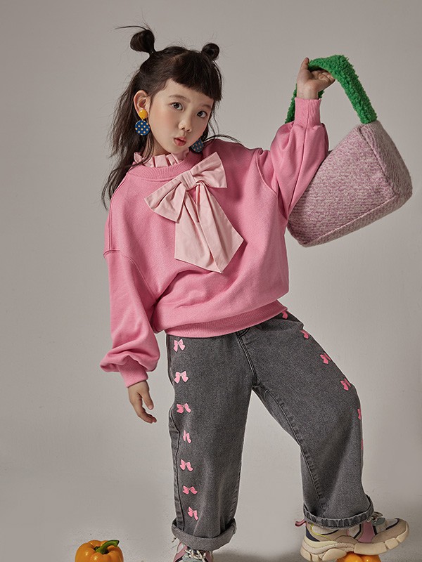 有哪些有设计感的童装卫衣?小女孩牛仔裤要怎么搭配