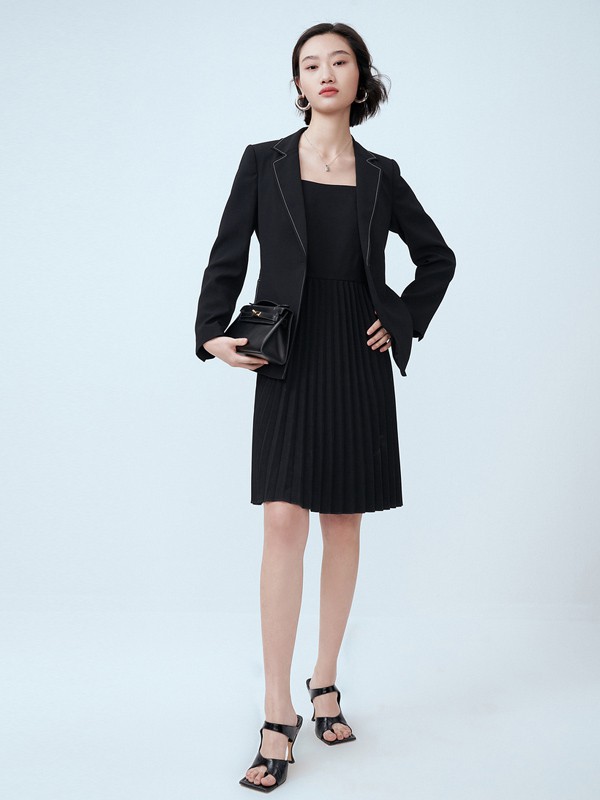 销售见客户要怎么穿?干练的职场穿搭指南