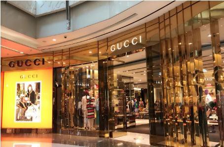 开云集团将全面停用动物毛皮,Prada 发布 2022 春夏女装系列