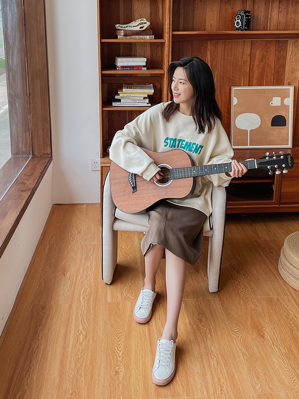 卫衣搭配半身裙好看吗?格子长裤搭配什么衣服好看