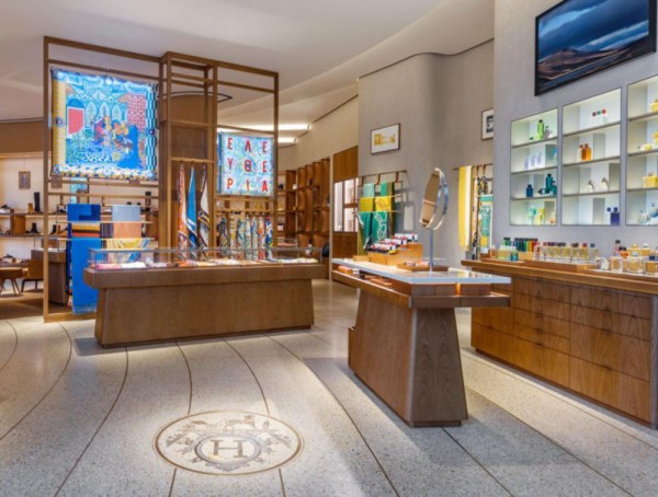 中国内地第 25 家专卖店 爱马仕深圳湾万象城专卖店开业