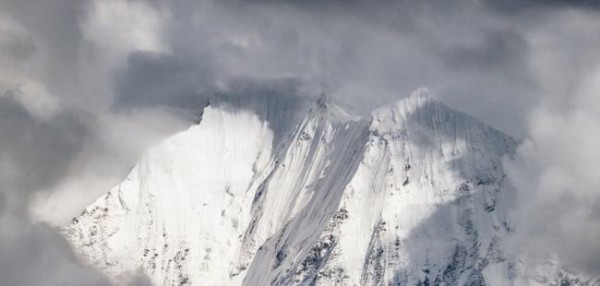 把时装秀场喜马拉雅山旁 李宁的悟·行之旅让一切皆有可能