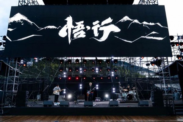 把时装秀场喜马拉雅山旁 李宁的悟·行之旅让一切皆有可能