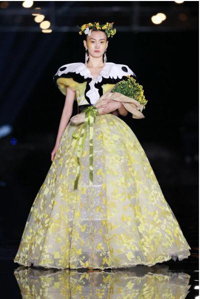 晓梦蝴蝶 | 保利·中丝集团联袂劳伦斯·许 演绎国潮时尚大秀