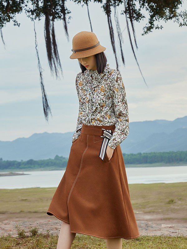 杨采钰的私服穿搭太可了!简单温柔又大方