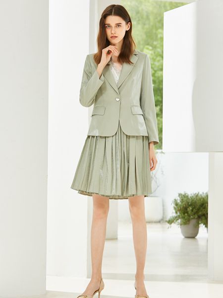 想要美成小仙女 这几款青春减龄穿搭值得选择