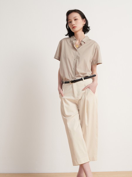 俞飞鸿优雅的穿搭堪称女神,一身马甲T恤慵懒随性!