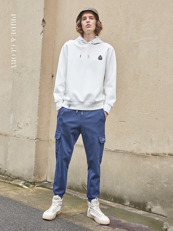棒球服搭配什么裤子好看?白色卫衣要怎么搭配