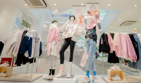 森马舒服焕新,’津’艳亮相,首个以“舒服”为概念的森马旗舰店亮相