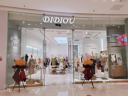 服装橱窗陈列技巧 怎样才能吸引顾客进店