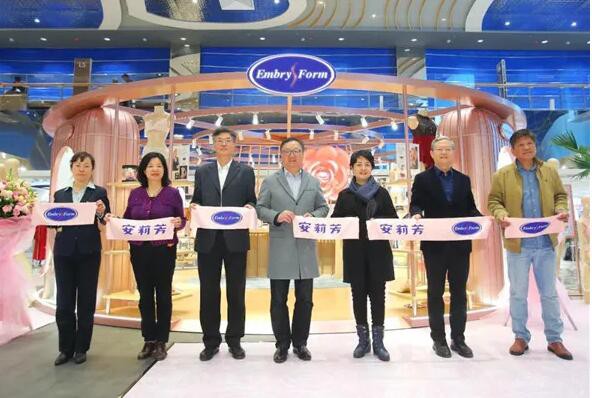 安莉芳「致敬经典」快闪店全国巡展压轴钜献空降北京翠微百货