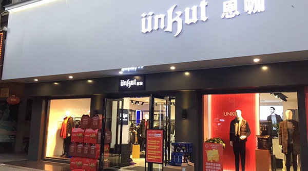 服装店橱窗设计重点在哪里 怎么抓住顾客的眼球