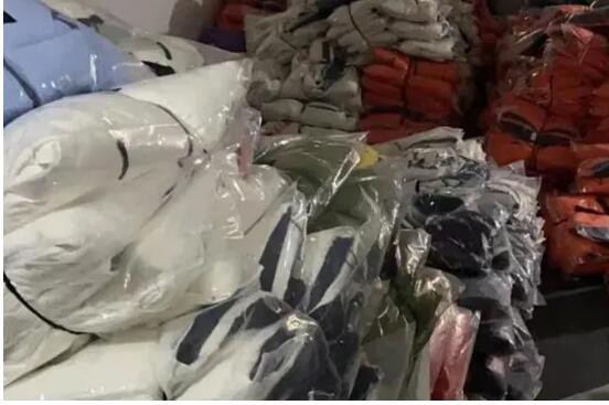 苏州市场监管部门查获假“北面”服装五千余件