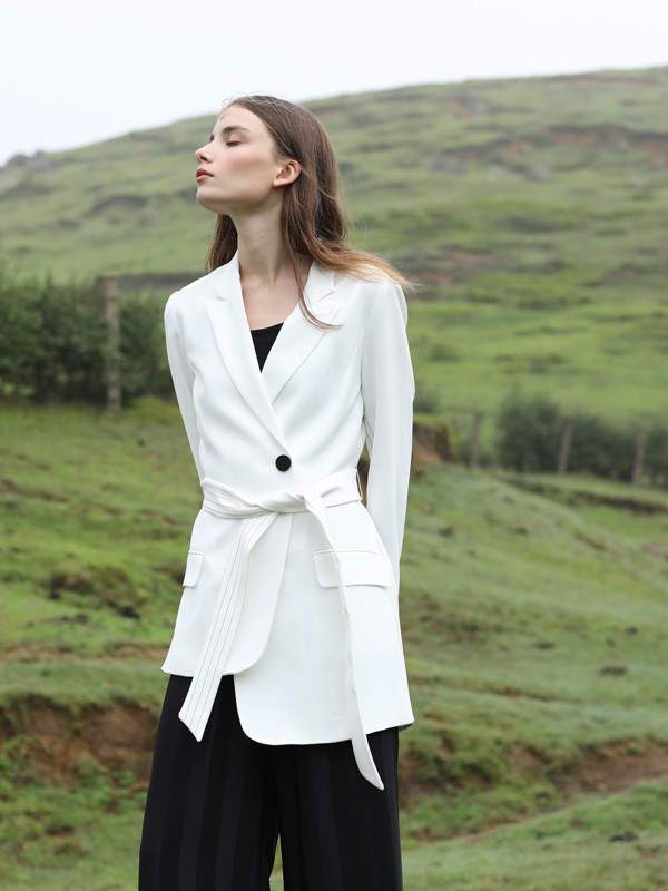 冬天白色单品可以怎么穿 怎么搭配减龄又高级