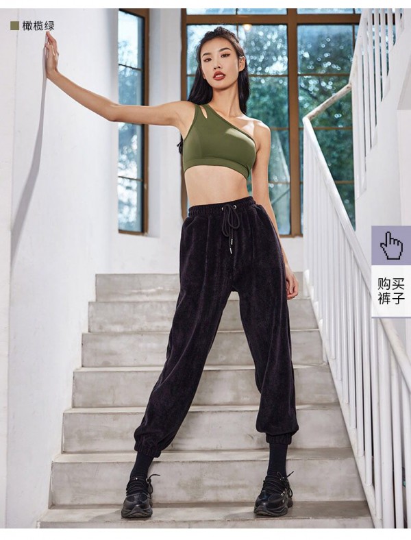 去健身房要穿什么衣服?运动内衣外穿,时髦又舒适