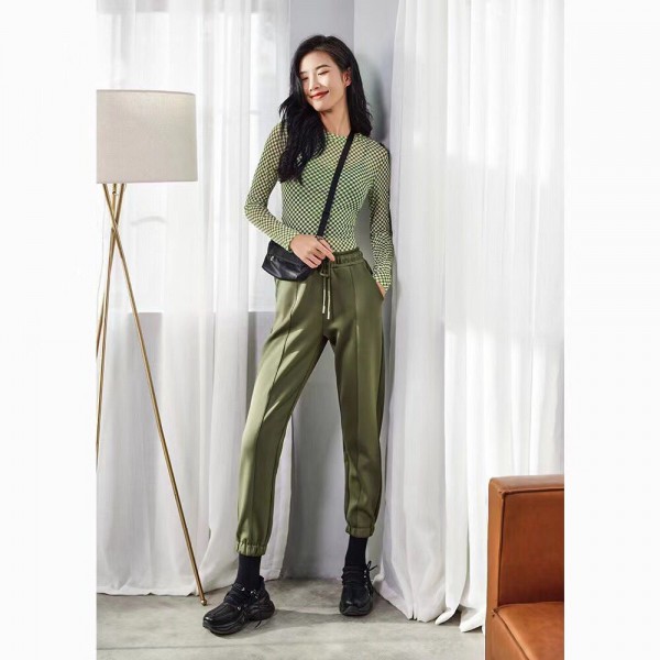 去健身房要穿什么衣服?运动内衣外穿,时髦又舒适