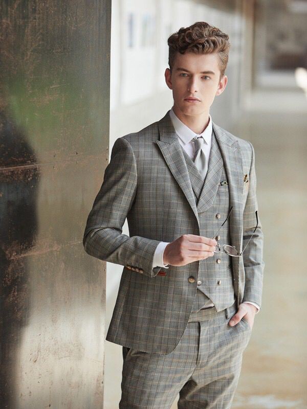 公司年会男生要穿西装吗?公司年会表演主持要穿什么衣服?