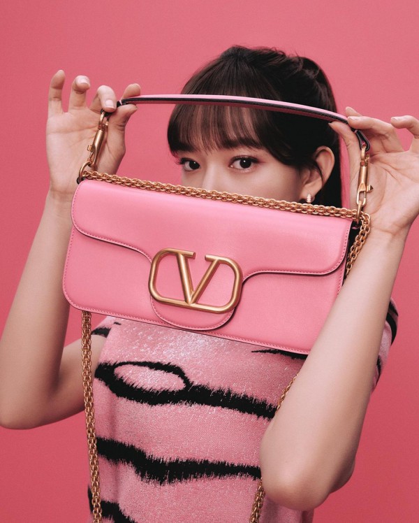 VALENTINO最新推出Tiger 1967系列庆祝中国农历新年