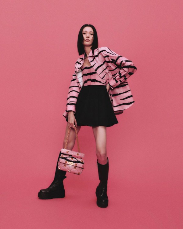 VALENTINO最新推出Tiger 1967系列庆祝中国农历新年