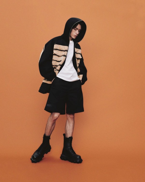 VALENTINO最新推出Tiger 1967系列庆祝中国农历新年