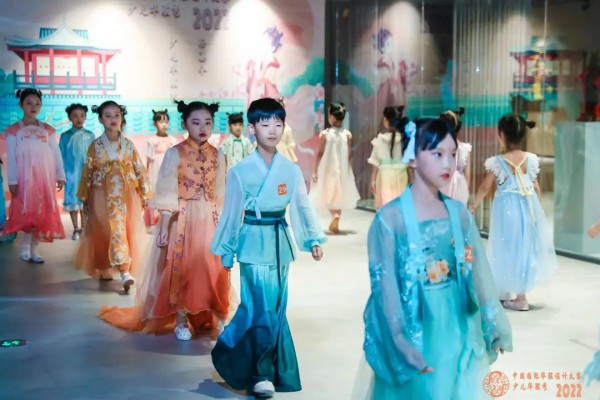 山东举办少儿华服秀,掀起华服热