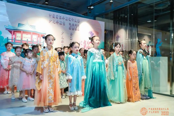 山东举办少儿华服秀,掀起华服热