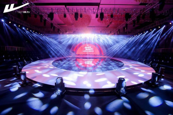 回力服饰2023春夏新品发布会耀美呈现