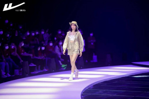 回力服饰2023春夏新品发布会耀美呈现