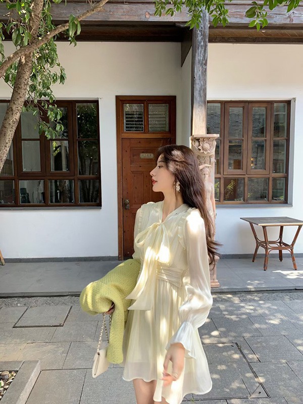 秋冬季节告别黑白灰 嫚慕丝女装彩色系穿搭 时尚又亮眼!