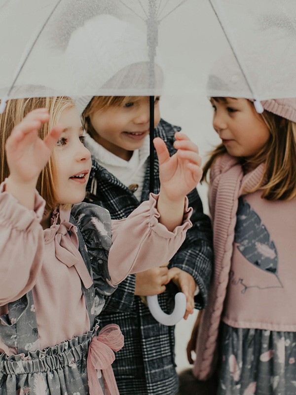 童装品牌加盟如何选择?童装品牌哪里好?七彩芽童装告诉你