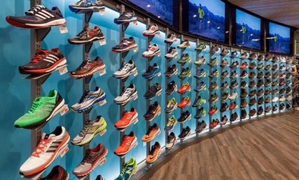 2021年美国鞋服零售额达到4700亿美元