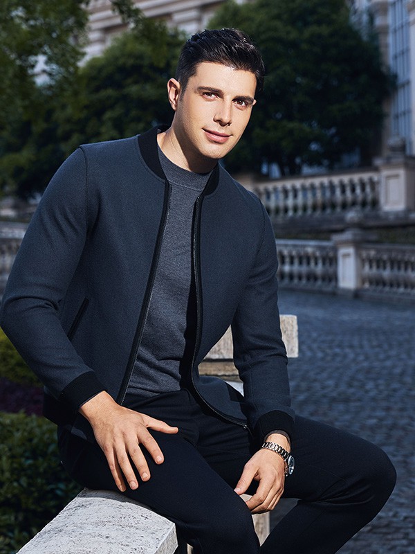 男人一旦上了50岁,秋冬少穿大叔装!这3款外套时尚又有品味