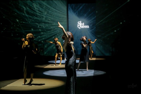 S/S2023深圳时装周丨SIYI QUEEN:当下即未来