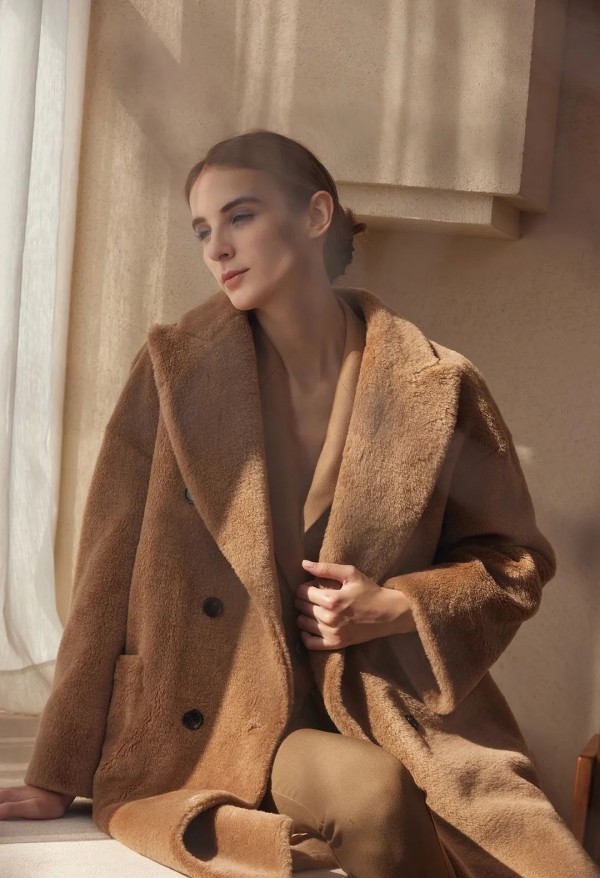 欧榭丽2022冬季系列,毛绒质感大衣温暖你!