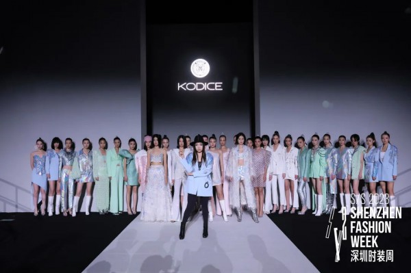 S/S 2023深圳时装周闭幕大秀:逆光而来,追光未来