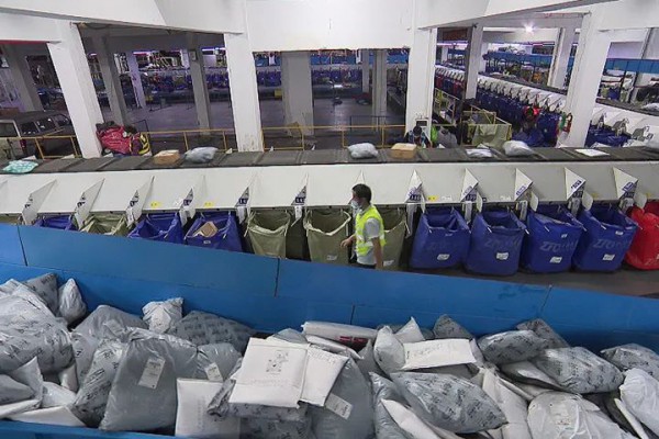 平湖羽绒服迎来双十一发货小高峰