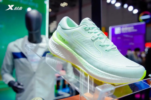 360-ECO低碳跑鞋进博首秀,特步跑步引领低碳未来