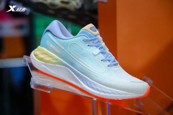 360-ECO低碳跑鞋进博首秀,特步跑步引领低碳未来