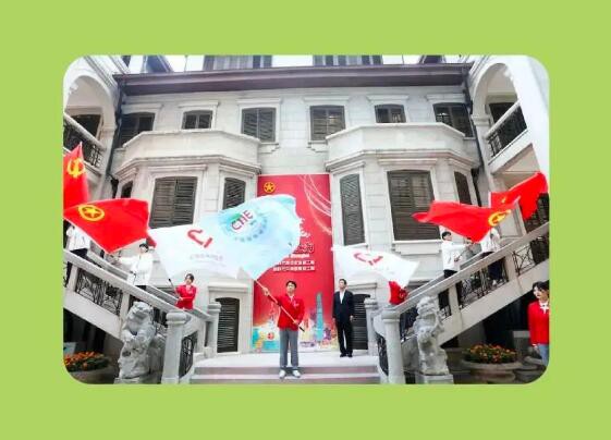 森马 | 连续五年为进博会独家赞助志愿者服装