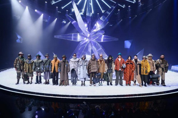 雪中飞“为雪而生”品牌大秀引领全民玩雪新风尚