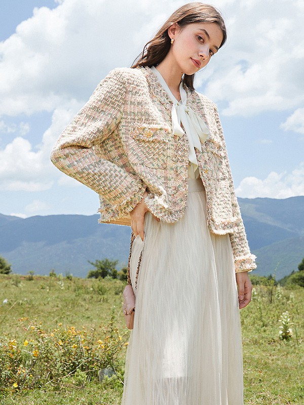 秋冬必备单品少不了小香风外套,风度与温度并存!满满的时髦感