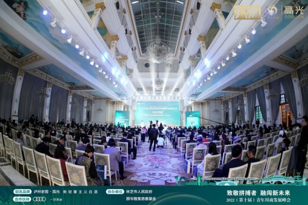 婷曼逸品牌创始人荣获“2022杰出青年川商年度人物”奖项