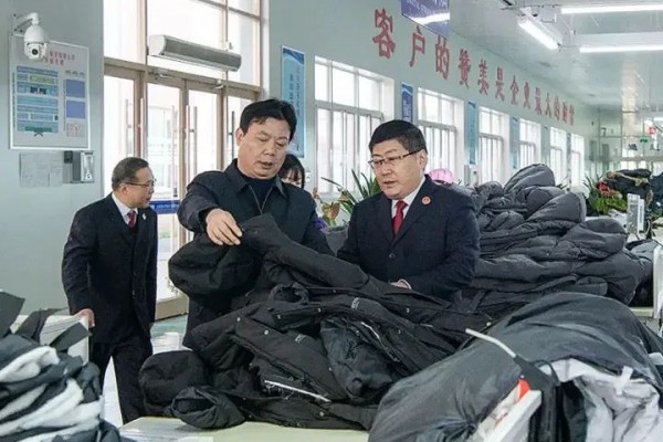 守好“中国羽绒服装制造名城”金招牌,高邮市开展普法活动