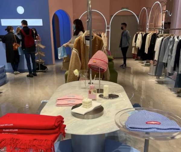 韩星郑秀妍个人服饰品牌BLANC&ECLARE中国首店亮相上海